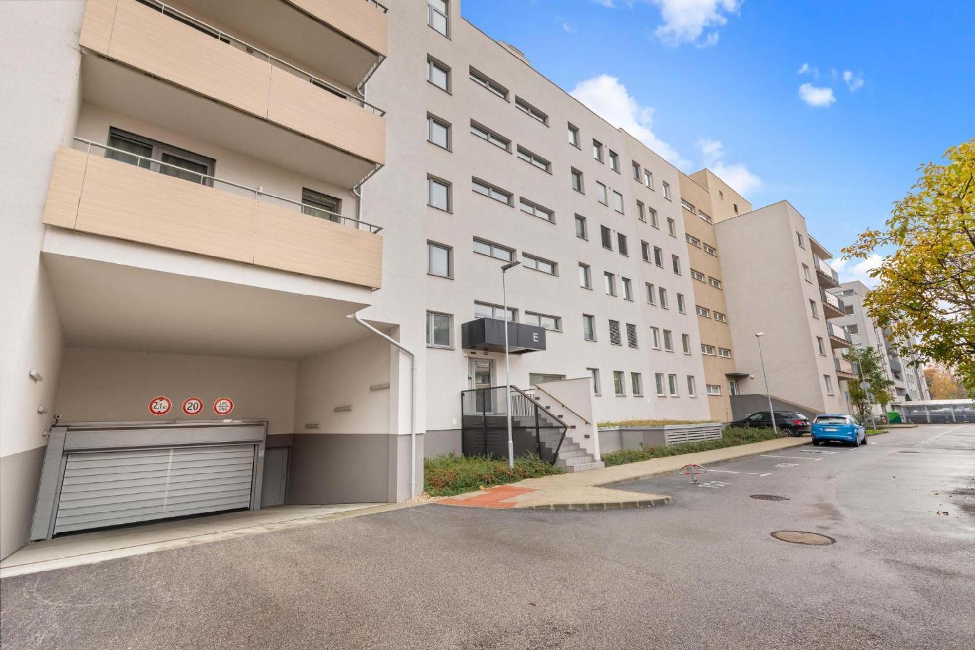 Ah Galvaniho Free Parking Bratislava Esterno foto