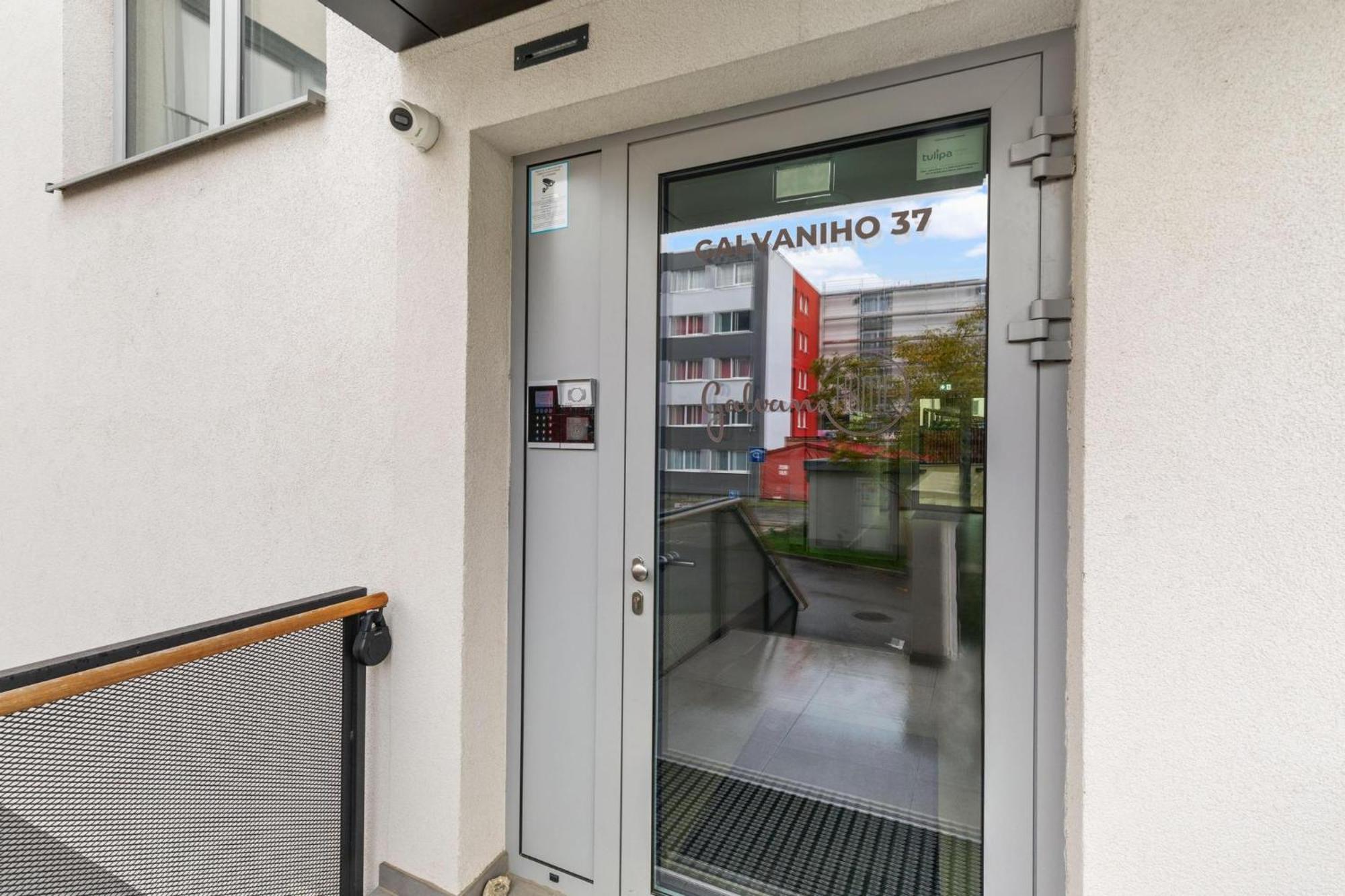 Ah Galvaniho Free Parking Bratislava Esterno foto